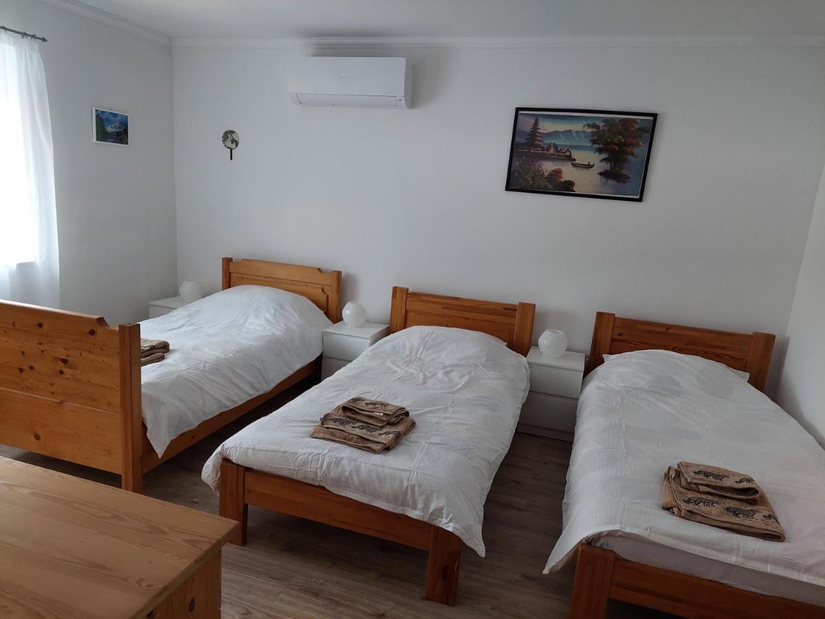 Appartement Szent Bernat Vendeghaz à Veszprém Extérieur photo
