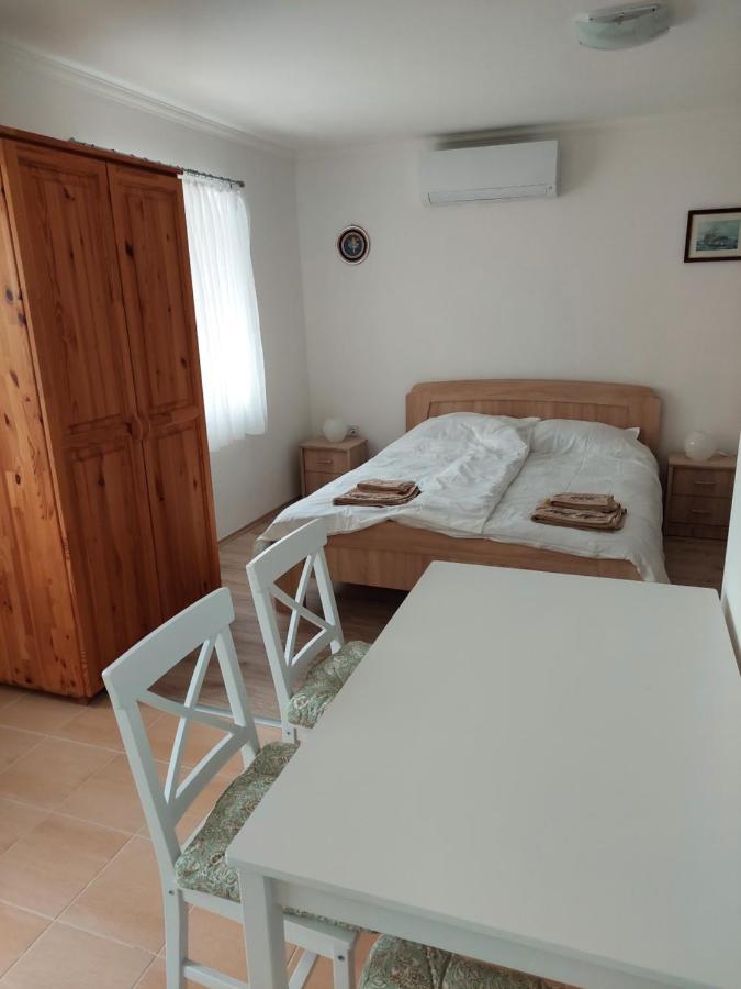 Appartement Szent Bernat Vendeghaz à Veszprém Extérieur photo